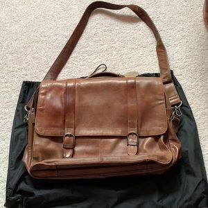 Roomy brown leather Kenneth Cole briefcase. Amazing patina.